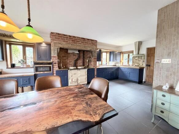 Impressive Open-Plan Dining Kitchen