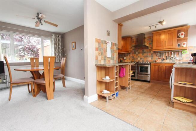 KITCHEN DINING.jpg