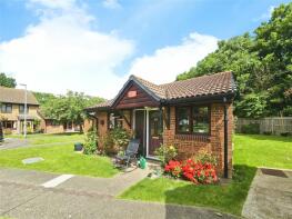 32, Church Court Grove, Broadstairs CT10 2YH