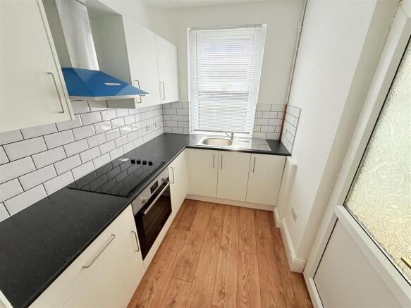 3 bed Terraced to rent Image 4