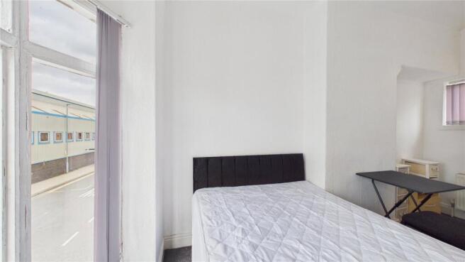 2 bed House to rent Image 5