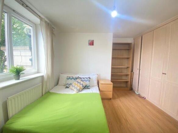 room-3-flat-1-5-millenium-drive-e14-3ge-993542
