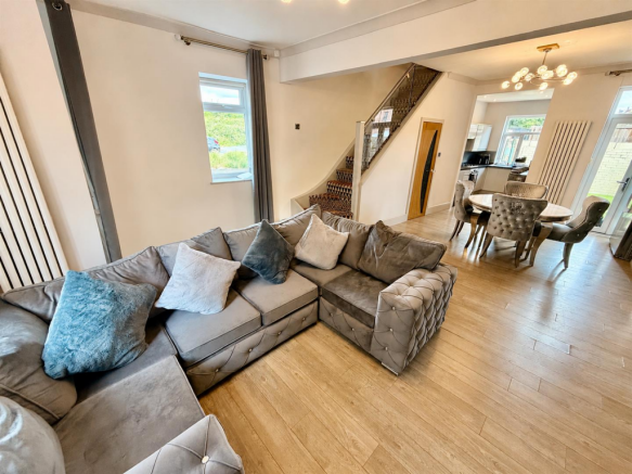 LOUNGE/DINING ROOM