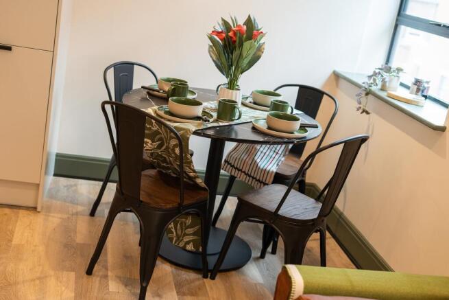 2 bed Apartment to rent Image 6