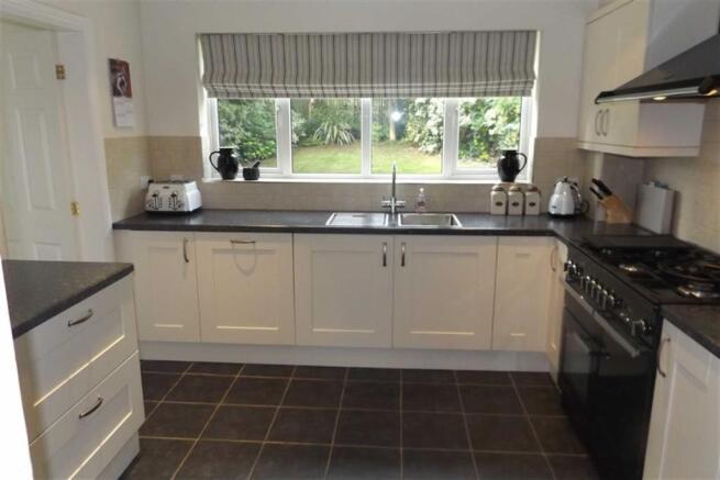 WELL FITTED KITCHEN