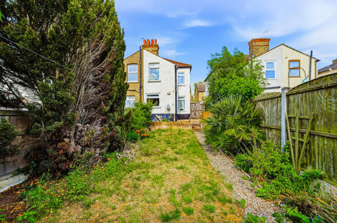 Globe Road, Hornchurch, RM11 photo 4