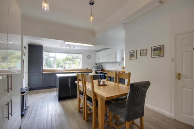 4 bed Semi-Detached for sale Image 5