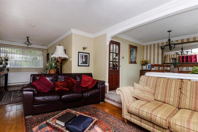 4 bed Detached for sale Image 3