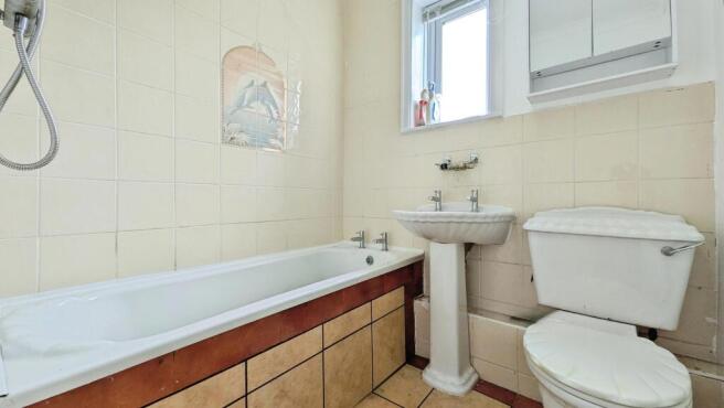 2 bed Terraced to rent Image 6