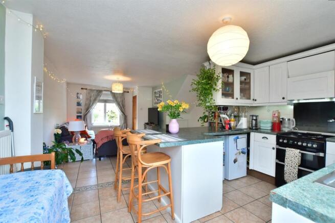 Kitchen/ Breakfast Area
