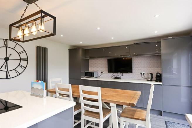 4 bed Detached for sale Image 4