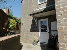 Flat 16, Wellington Court, Rue De Bayeux, Battle TN33 0EB