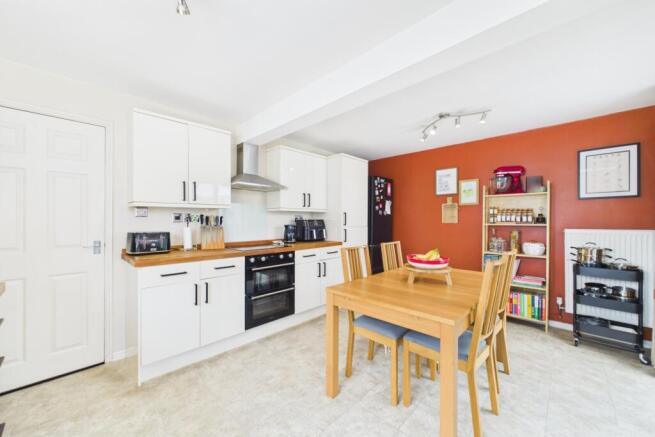 4 bed Detached for sale Image 6