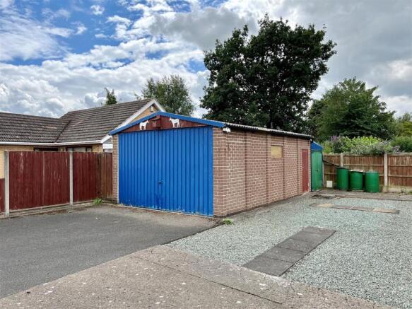 Garage/Workshop