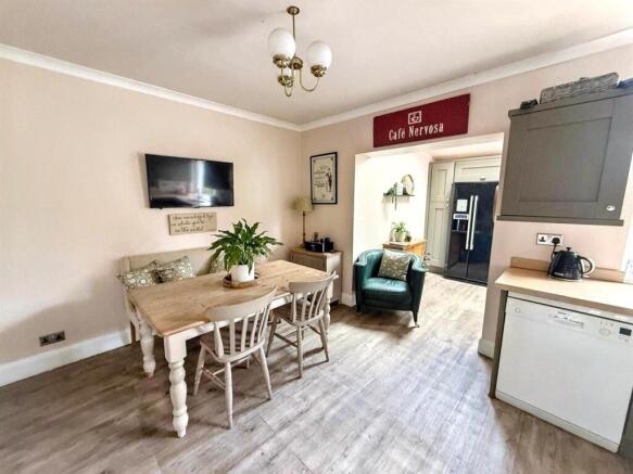3 bed Semi-Detached for sale Image 4