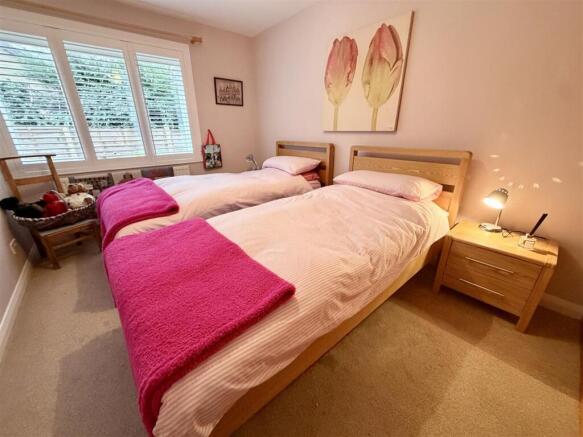 4 bed Detached Bungalow for sale Image 9