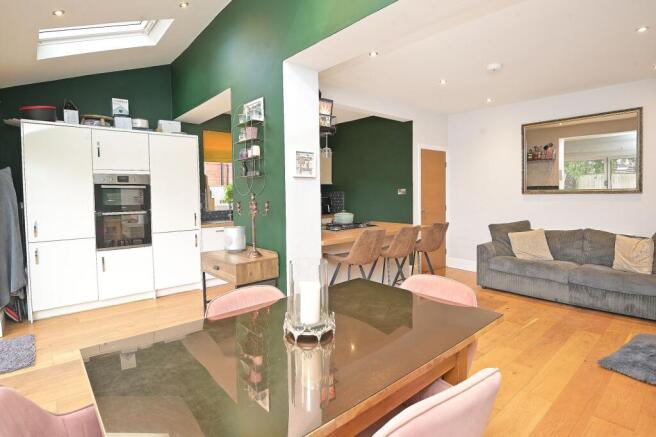 4 bed Semi-Detached for sale Image 10