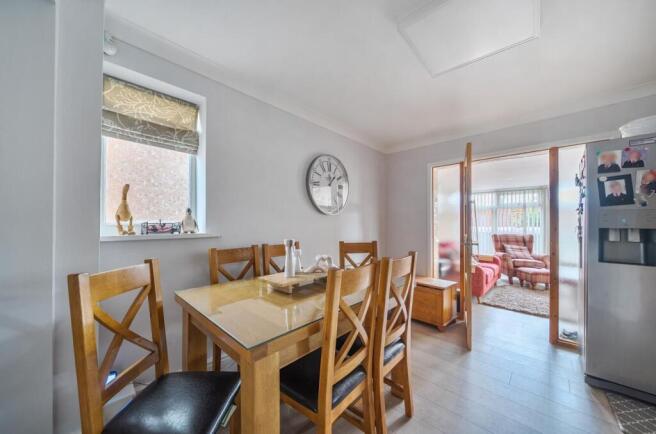 5 bed Detached for sale Image 9