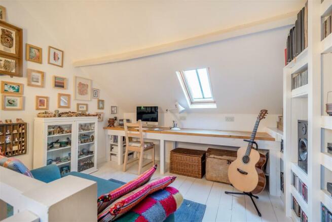 8577570-interior01.jpg