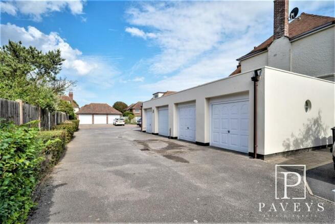 GARAGE & PARKING