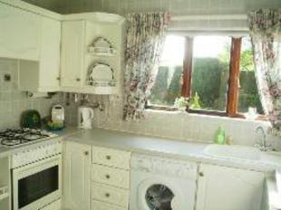 FITTED KITCHEN