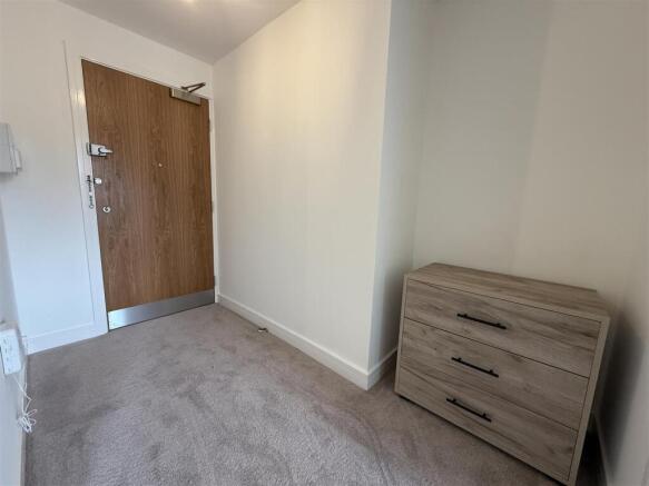 2 bed Apartment to rent Image 11