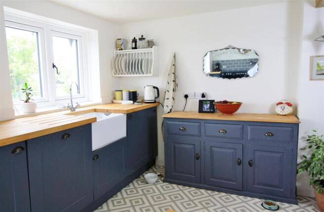 Second kitchen 2.JPG
