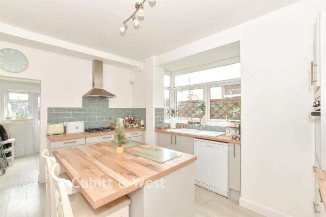 Catisfield Road, Southsea, Hampshire photo 4