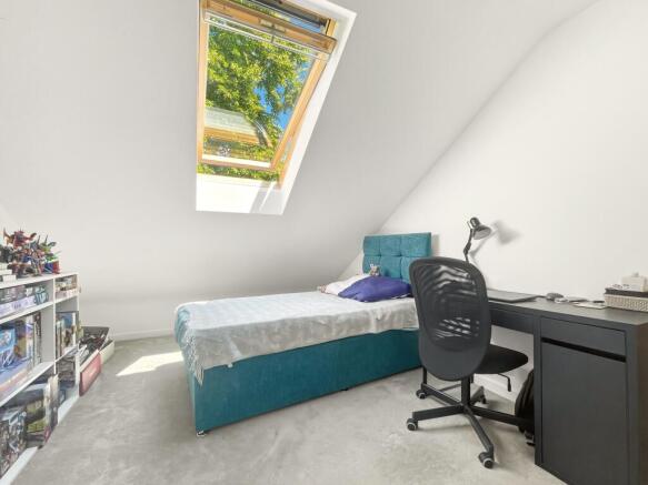 2 bed Penthouse to rent Image 11
