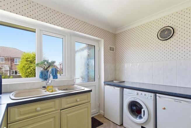 3 bed Semi-Detached Bungalow for sale Image 8