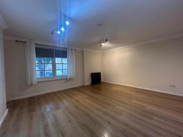 Living room 1.jpg