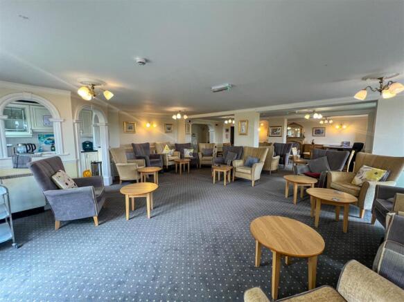 COMMUNAL LOUNGE