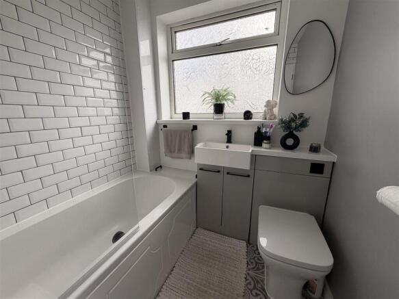 3 bed Semi-Detached for sale Image 11