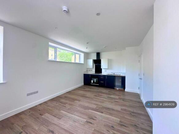 1 bed Flat to rent Image 12