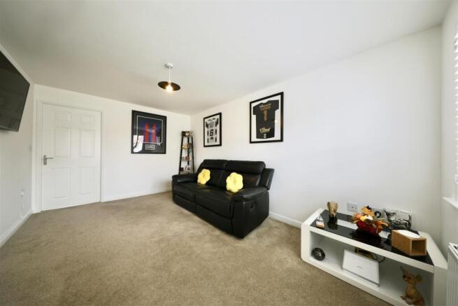2 bed Semi-Detached for sale Image 6
