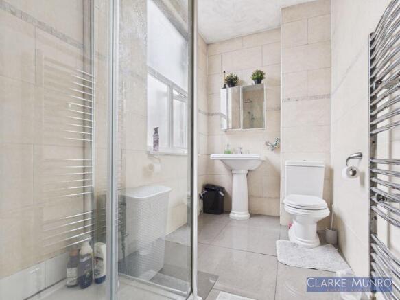 5 bed Detached for sale Image 6