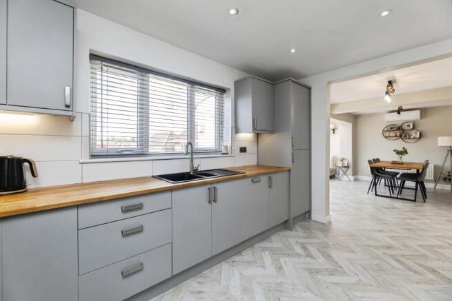 4 bed Detached for sale Image 4