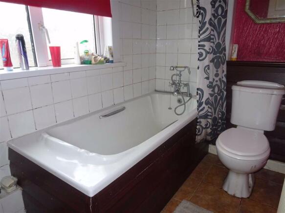 Bathroom (side)