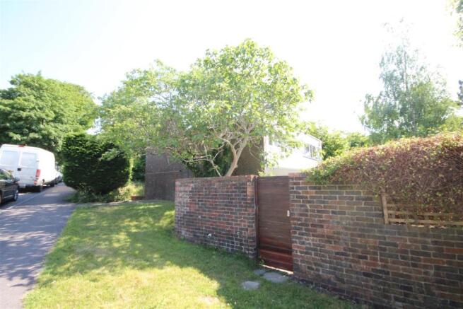 WALLED COURTYARD GARDEN