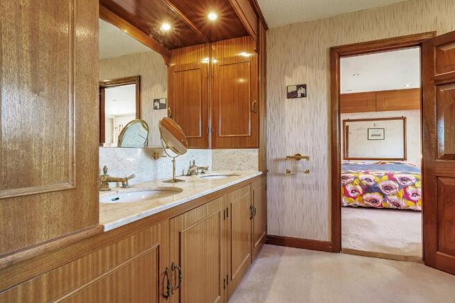 Master en-suite