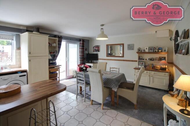 KITCHEN / DINER