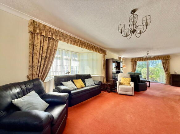 5 bed Detached for sale Image 4