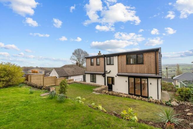 4 bed Detached for sale Image 2