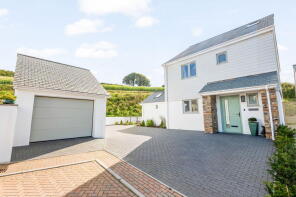 Hillside House, Creek Close, Frogmore TQ7 2FG