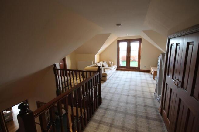 STAIRCASE & LANDING
