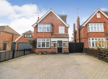 Whites Road, Farnborough , GU14