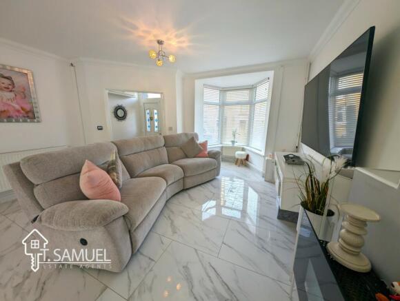 Living room 4
