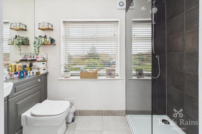 4 bed Semi-Detached for sale Image 4