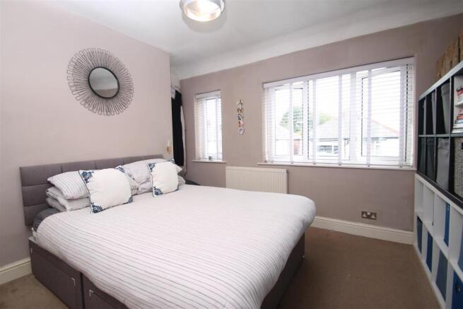 bedroom 1.JPG
