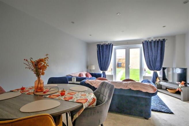 Sitting & Dining Room a.jpg